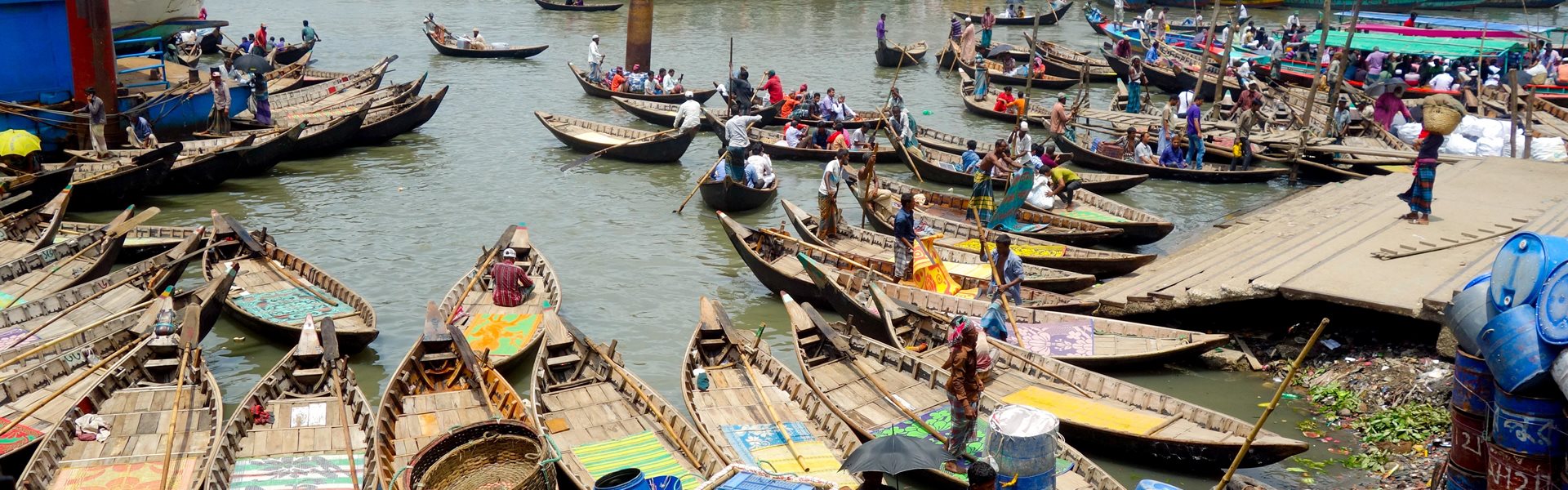 Bangladesh-river-city-life-boats