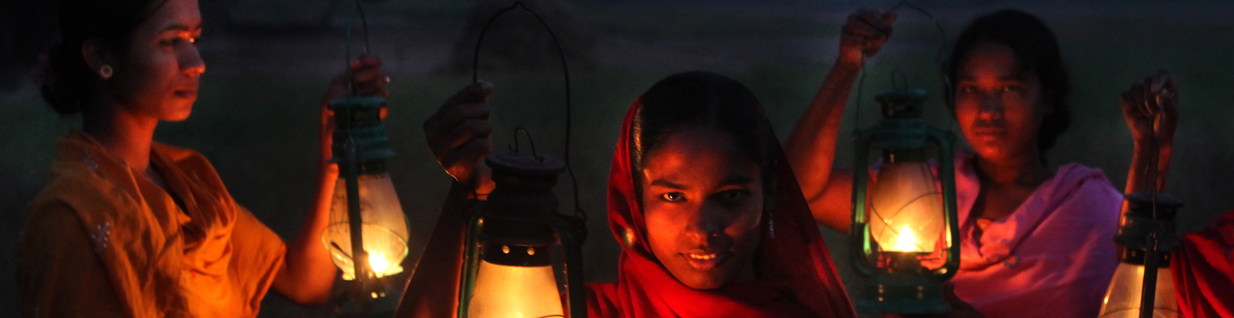 Shonglap girls in Bangladesh with lamps. Photo: Per Fronth